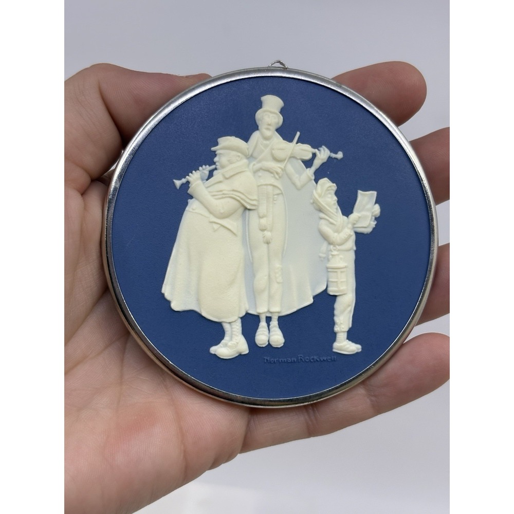 Vintage Hallmark Norman Rockwell Cameo Series Christmas Ornament 1981 Carolers